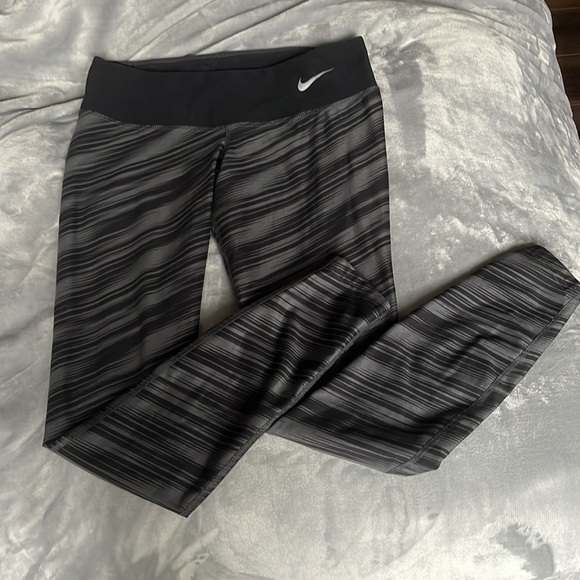 Nike Leggings - Picture 2 of 4